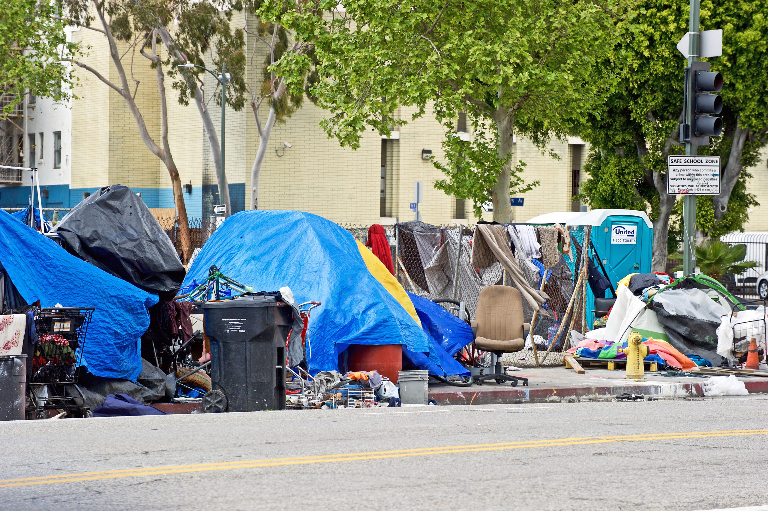 Ending Tenant Protections Will Make Our Homelessness Crisis Worse / Poner fin a las protecciones para inquilinos empeorará nuestra crisis de personas sin hogar