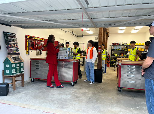 The Greenhouse Shows the Way to Pollution-Free Homes in South L.A.